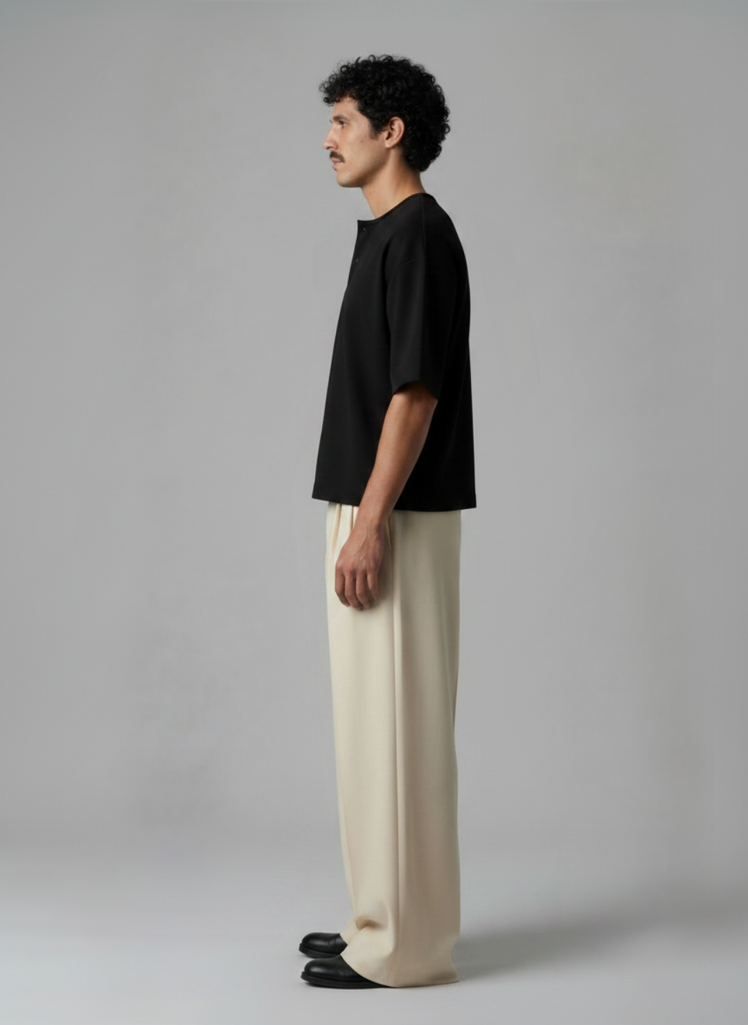 Cropped T-shirt In Black